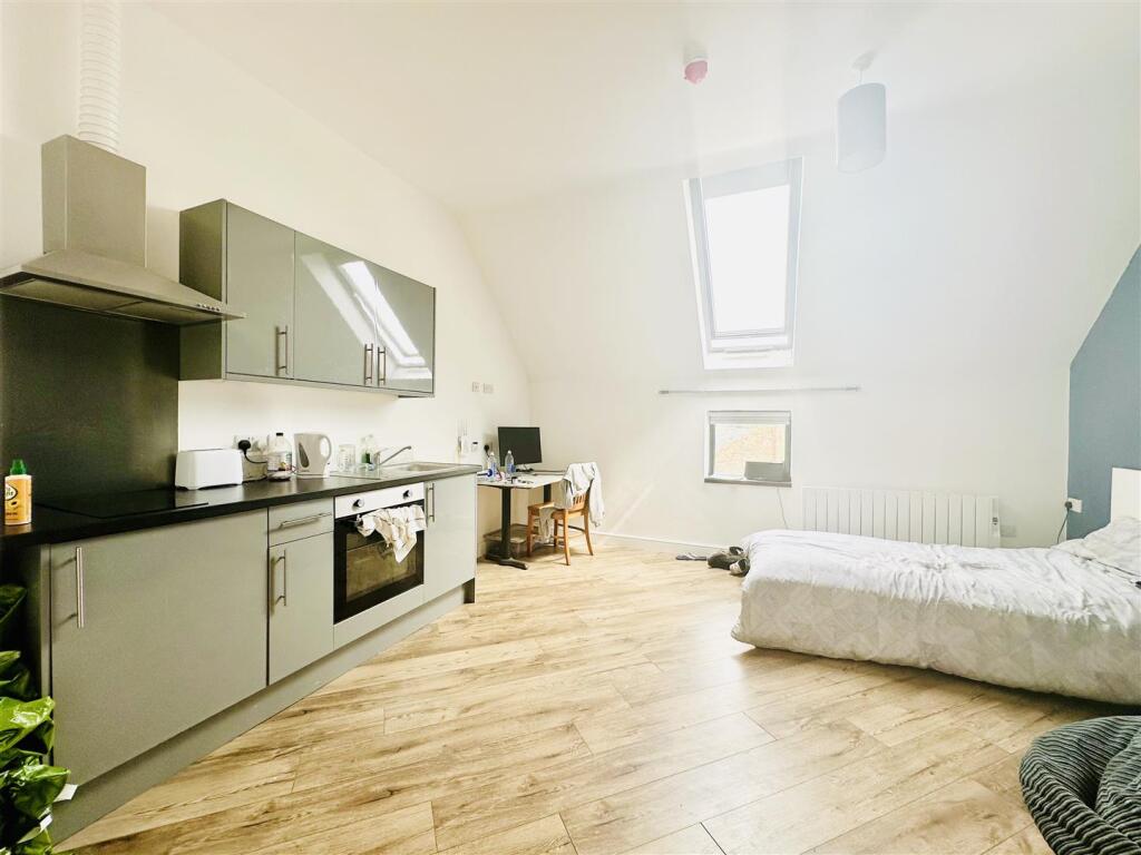 Apartment in Nottingham, Lace Market, St Ann's - View 4