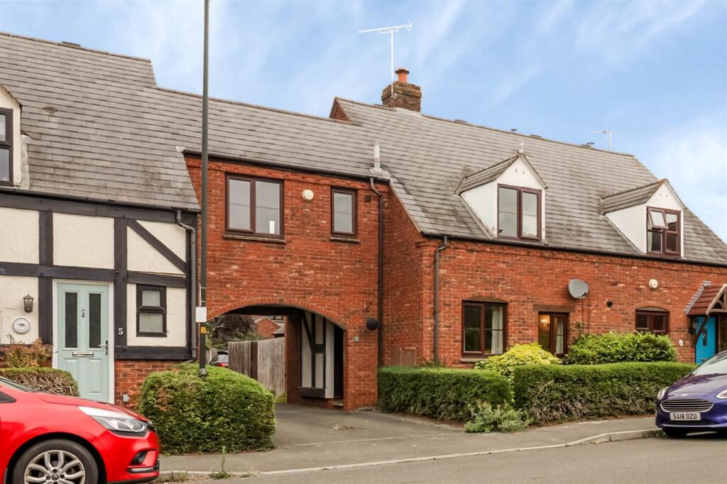 Main image of property: Bishops Cleeve GL52 8NJ