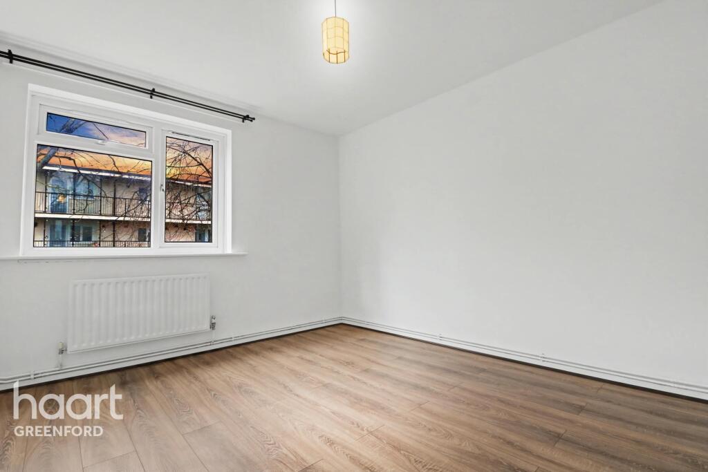 Apartment in London, Greenford - View 2
