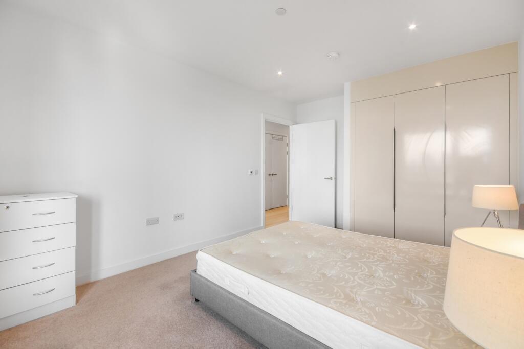 Apartment in London, Browning Estate, Elephant and Castle - More