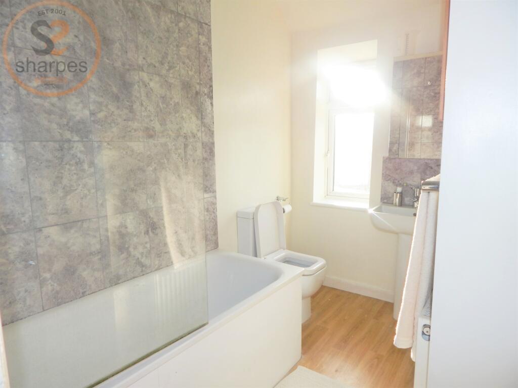 House in Croydon - View 4