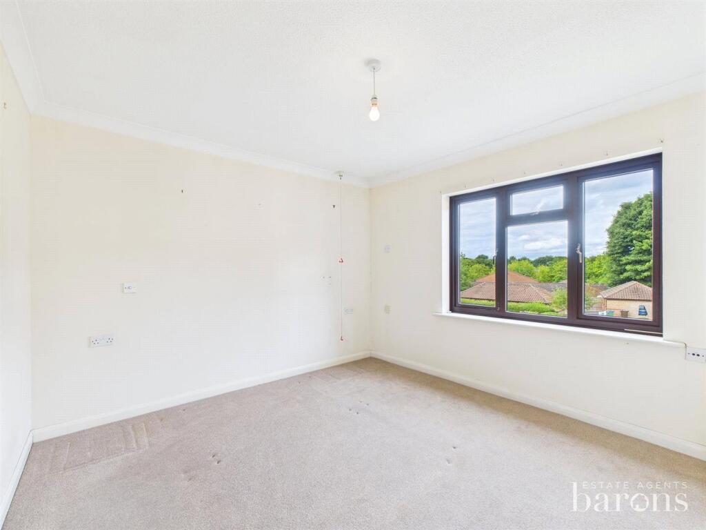 Apartment in Basingstoke and Deane, Basingstoke - More
