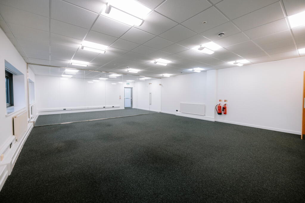 750 sqft office