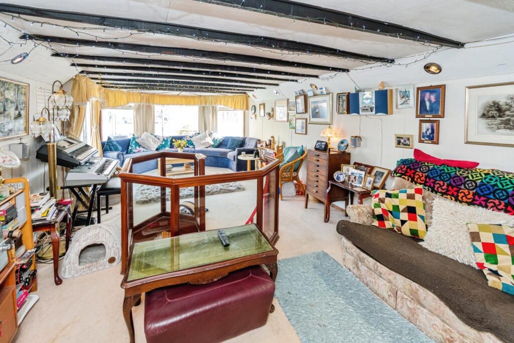 Pettinger Gardens, Southampton, Hampshire, SO17 - More
