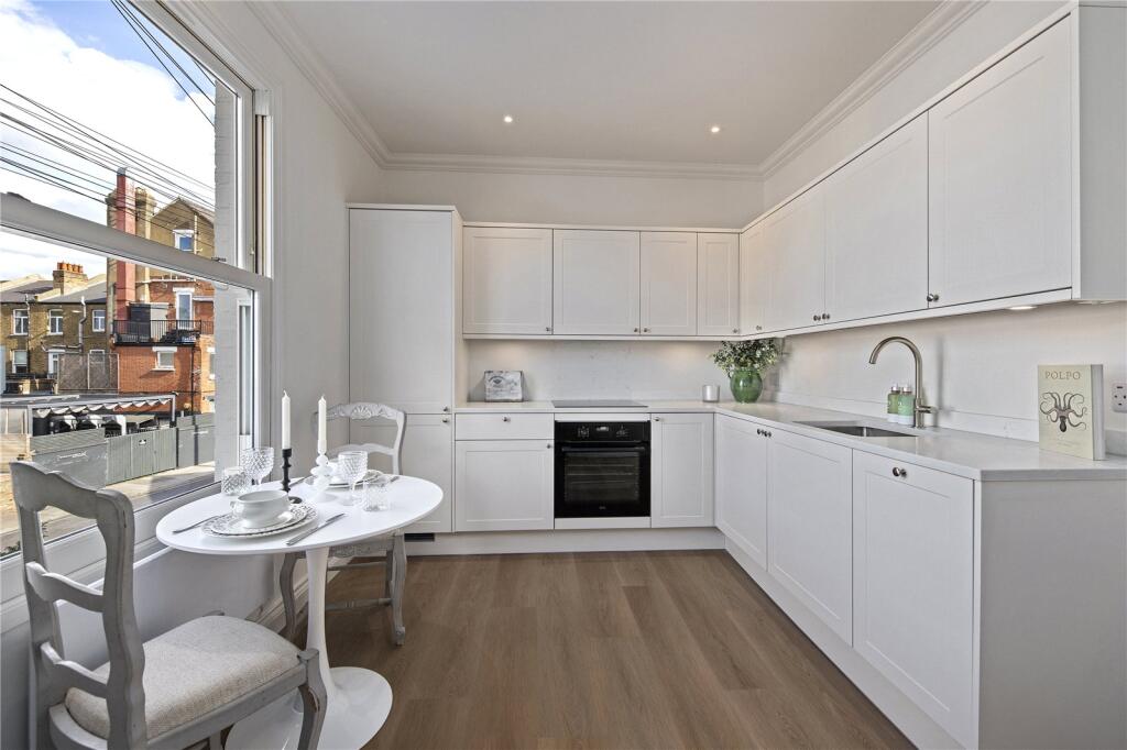 Apartment in Windsor, Clewer Within, Clewer New Town - View 2