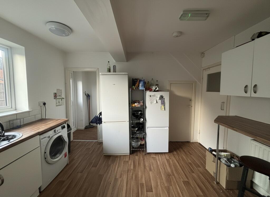 Rolleston Drive, Lenton, East Midlands, NG7 photo 4