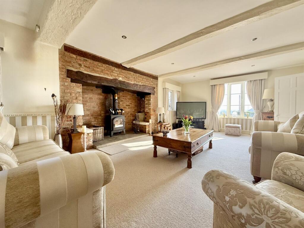 Larkhay Road, Hucclecote, Gloucester photo 3