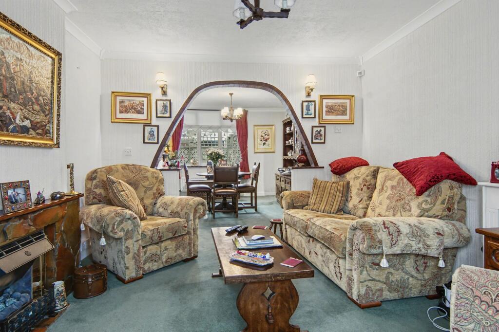 House in Coventry, Alderman's Green, Manor House - View 4