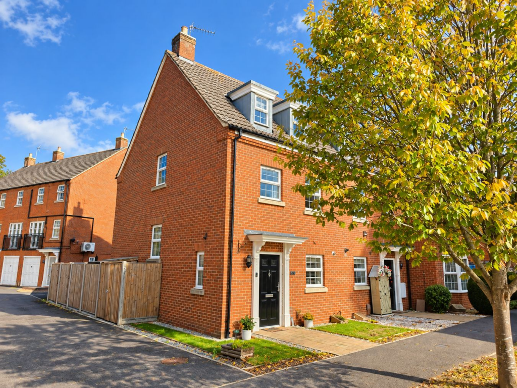 3-bed terraced on Langstone Ley, Welwyn Garden City, AL7, £475,000