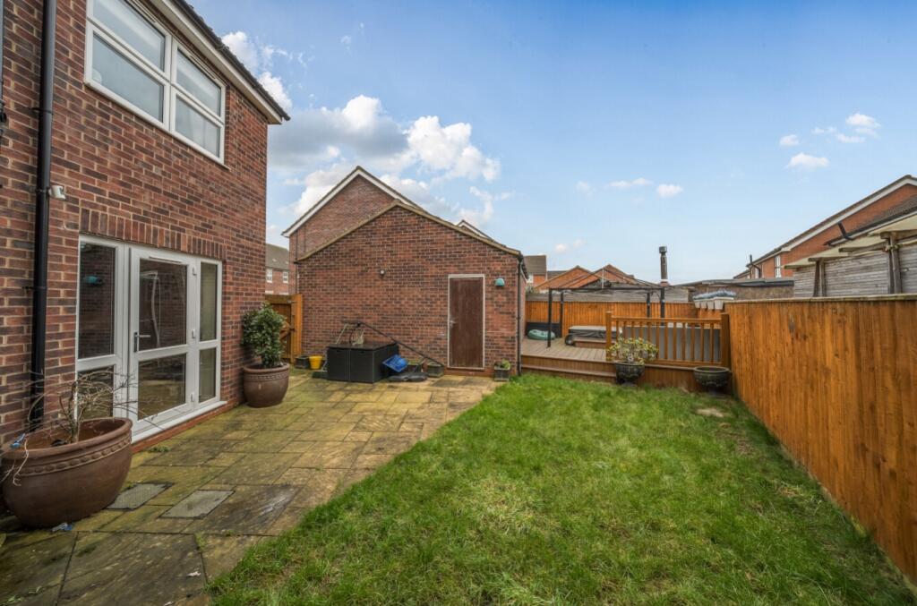 House in Grimsby, Scartho Top - View 4