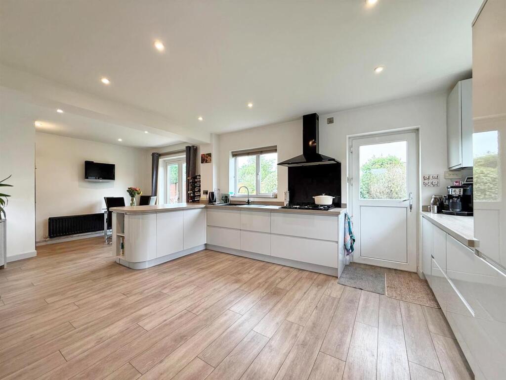 Westlands Road, Copthorne, Shrewsbury photo 2