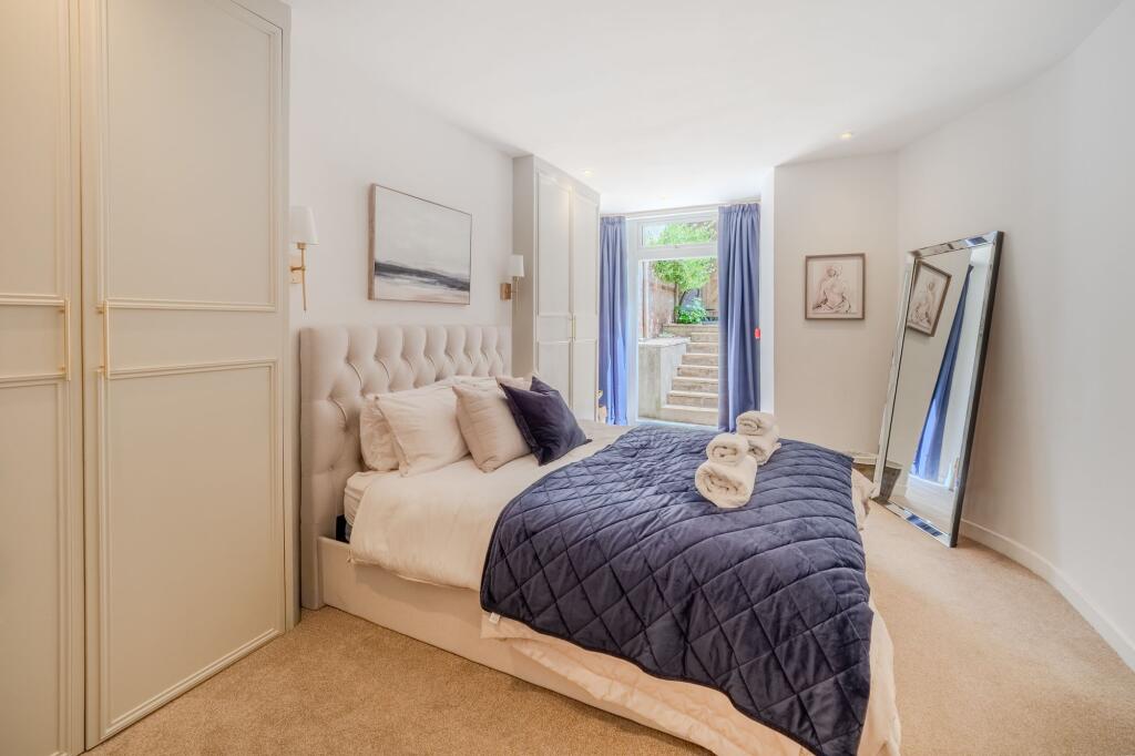 Apartment in Bristol, Clifton - View 3