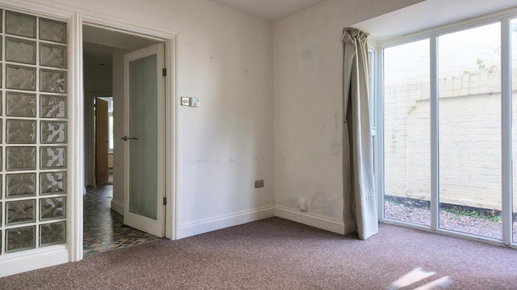 Apartment in Cardiff - View 5
