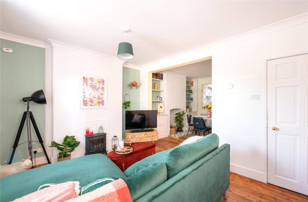House in Newport Pagnell, Tickford End - View 2