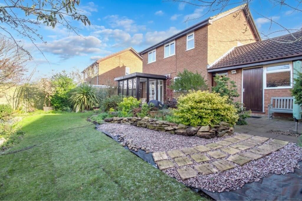 House in Milton Keynes, Furzton - View 3