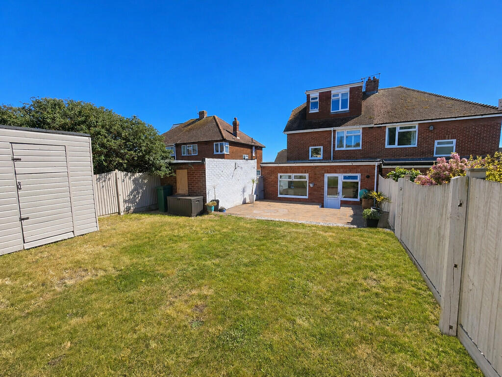 Downland Avenue, Southwick photo 4