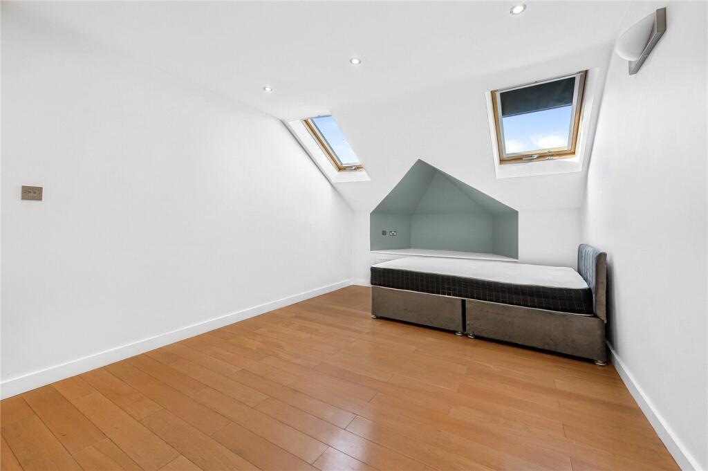 Apartment in London - View 5