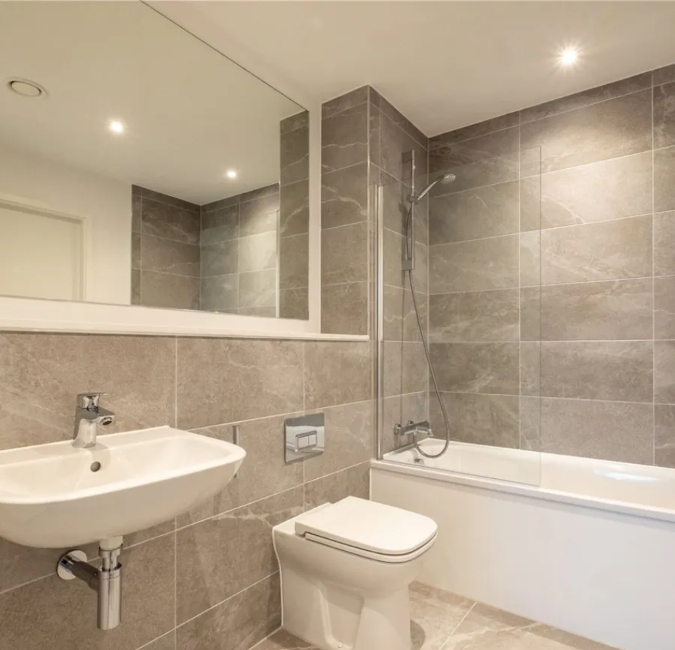 Apartment in Salford, Greater Manchester - View 4