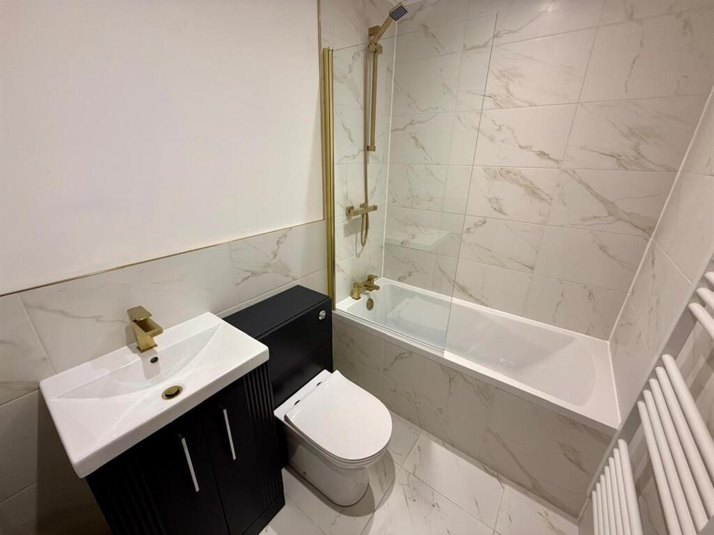 Apartment in Macclesfield, Cheshire East - View 4