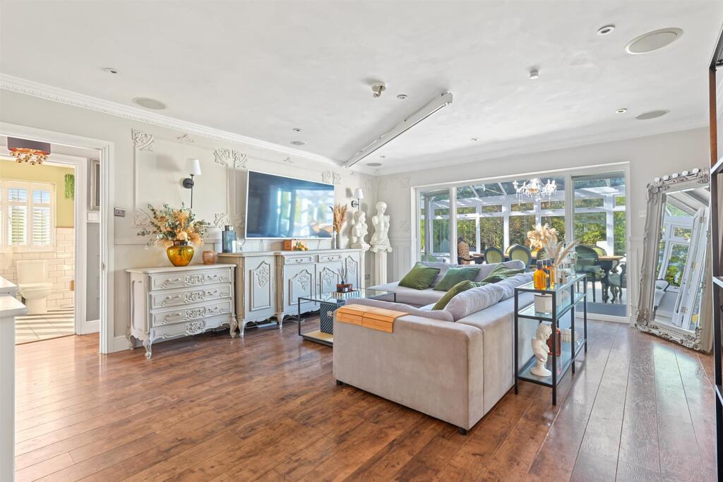 House in Southend-on-Sea - View 5