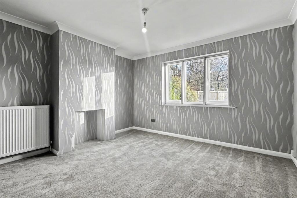 House in Eastleigh, Oakmount, Chandler's Ford - View 4