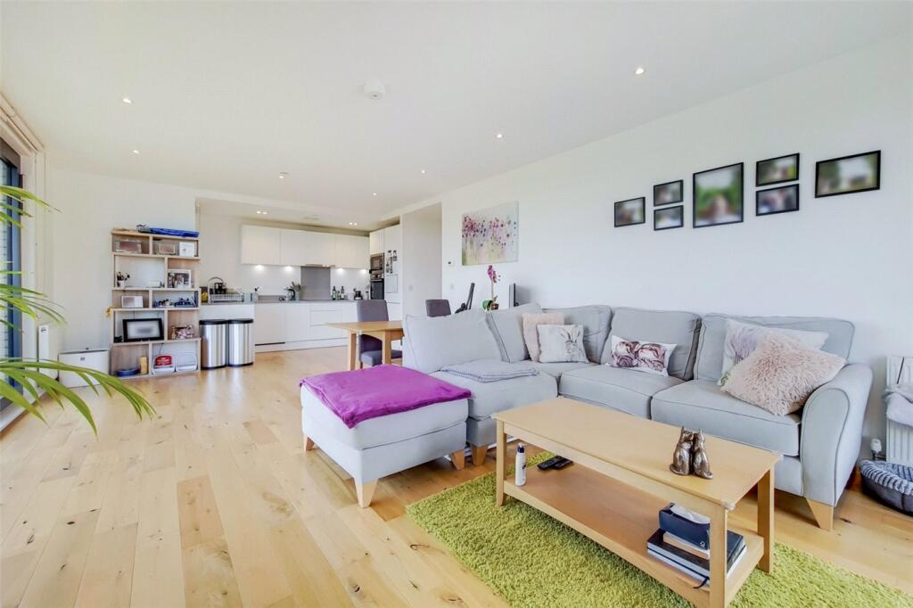 Apartment in London, Suttons Wharf, Mile End - View 3