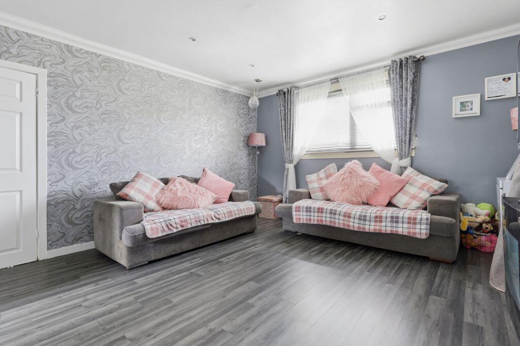Apartment in Glasgow, High Balornock, Barmulloch - View 4