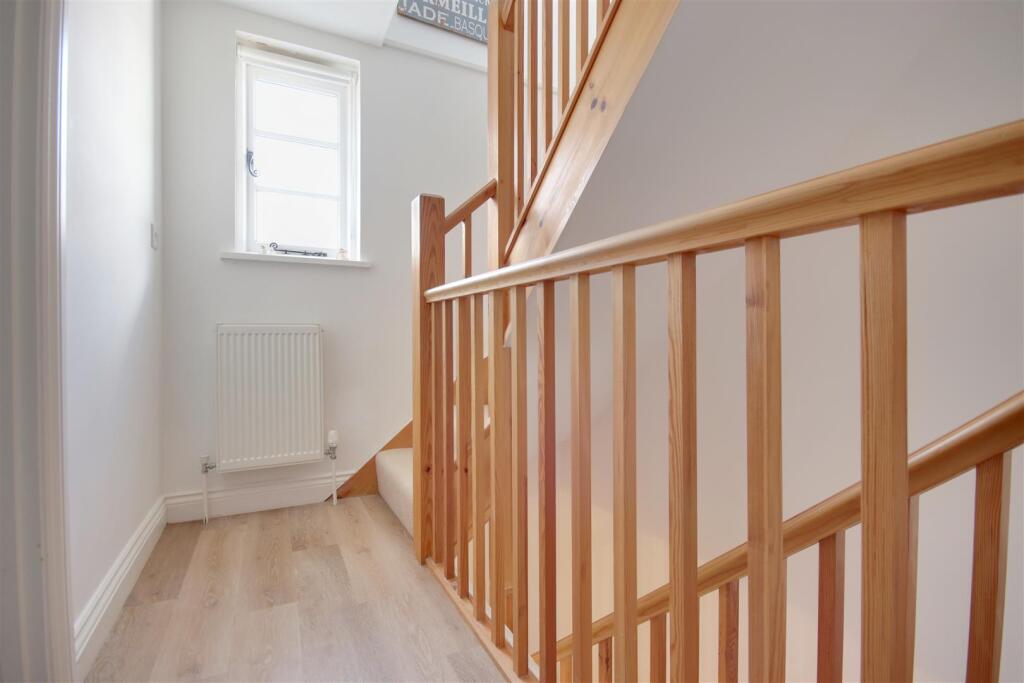 House in Southampton - More