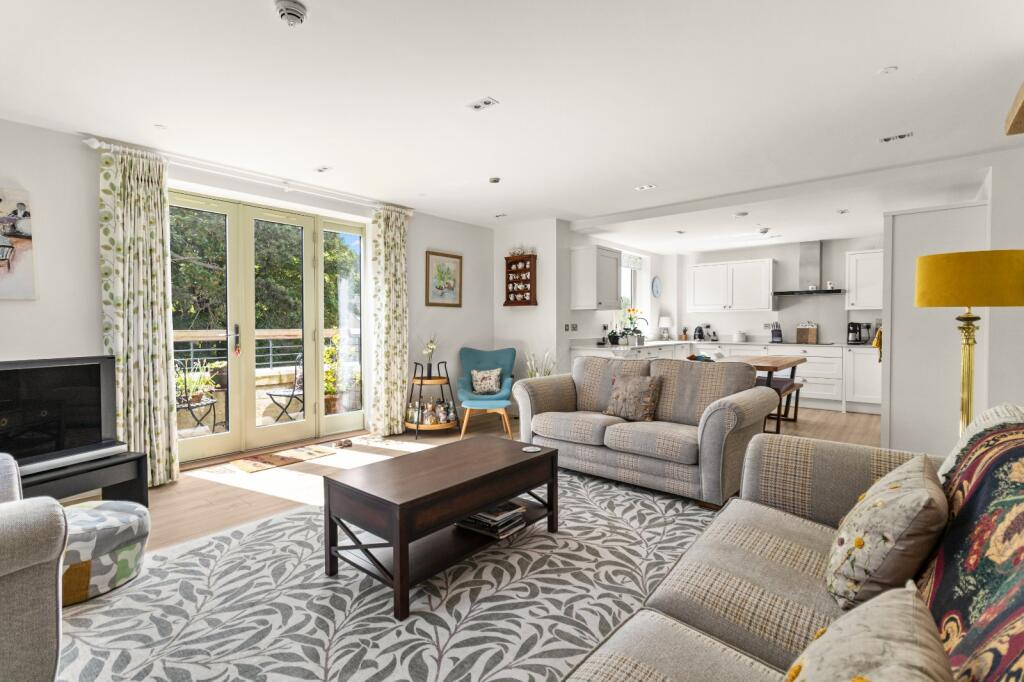 Apartment in Gloucester - View 4