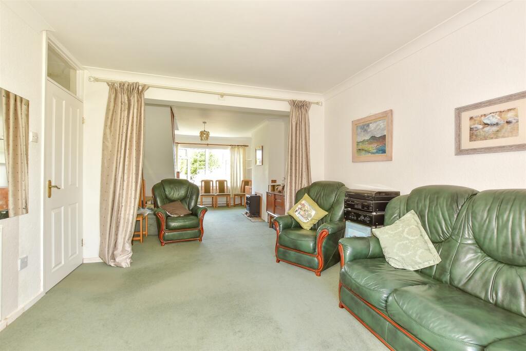 South Court Drive, Wingham, Canterbury, Kent photo 4