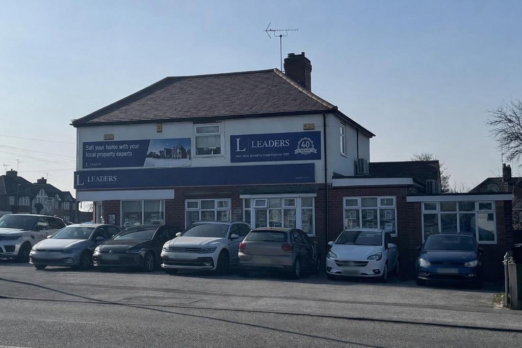 Main image of property: Eakring Road, Mansfield, NG18 3ED