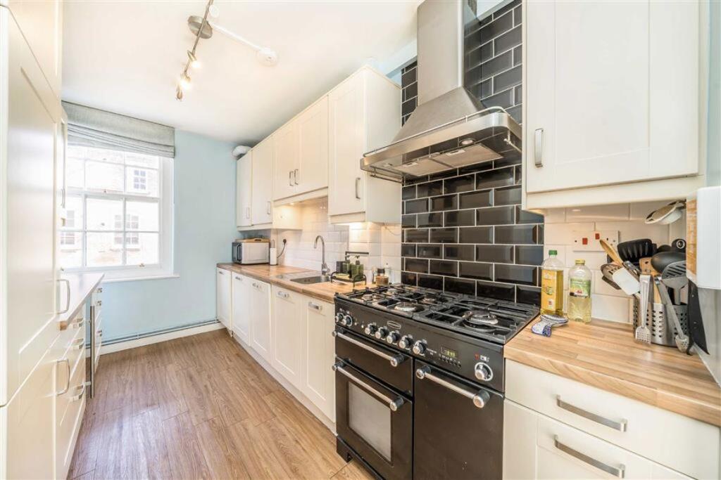 Apartment in London - View 3