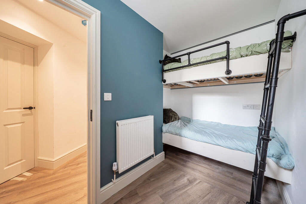 Apartment in Plymouth - More