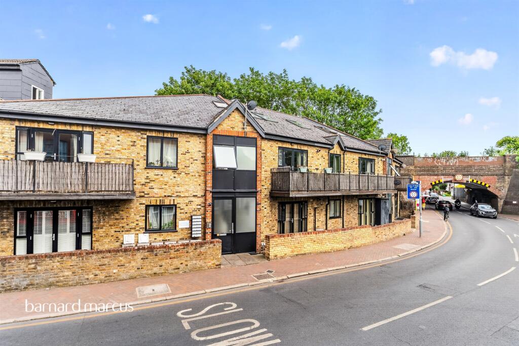 Main image of property: Eardley Road, London