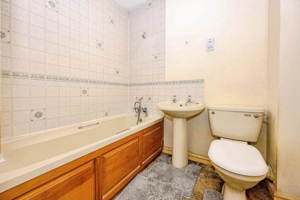 House in Luton, Limbury - More