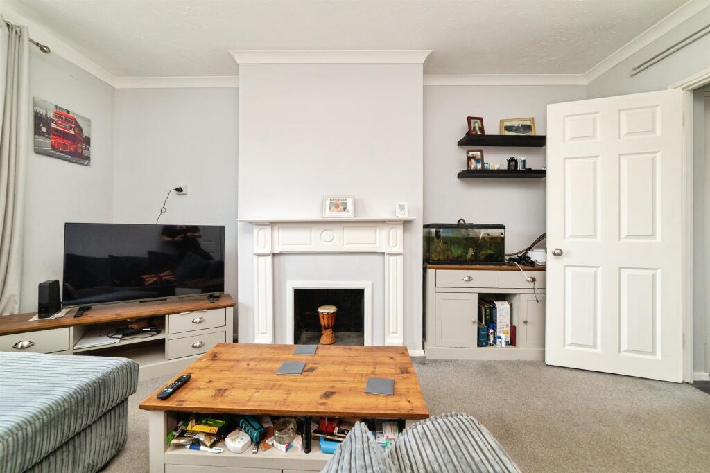 Apartment in East Hertfordshire, Sele Farm, Hertford - More