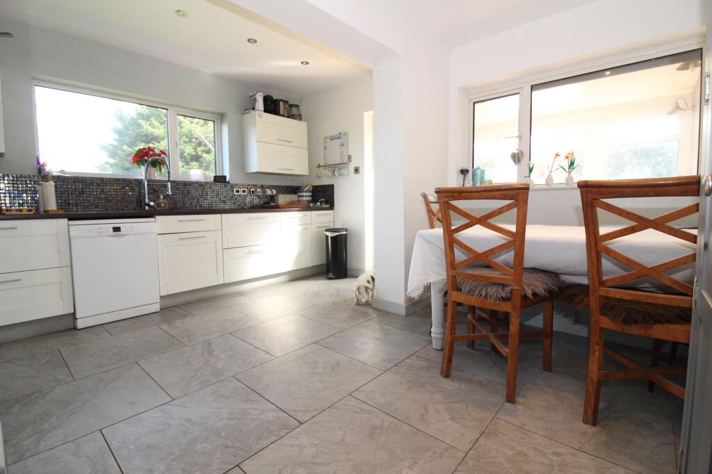 Fernhurst Crescent, Tunbridge Wells, TN4 photo 2