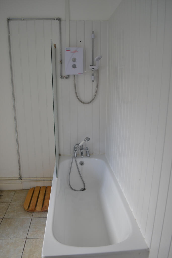 6 bedroom terraced house for rent