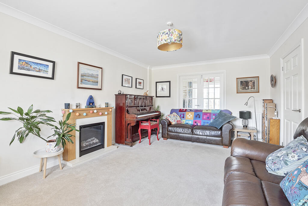 Iris Close, Hoburne Farm Christchurch, Highcliffe photo 4