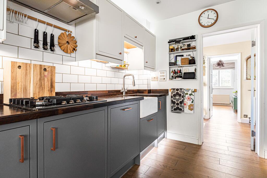 House in Harpenden, Wood End - View 4