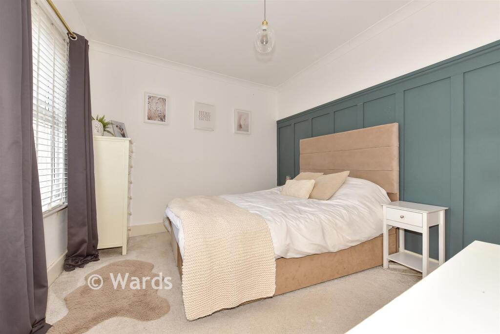 House in Queenborough - More