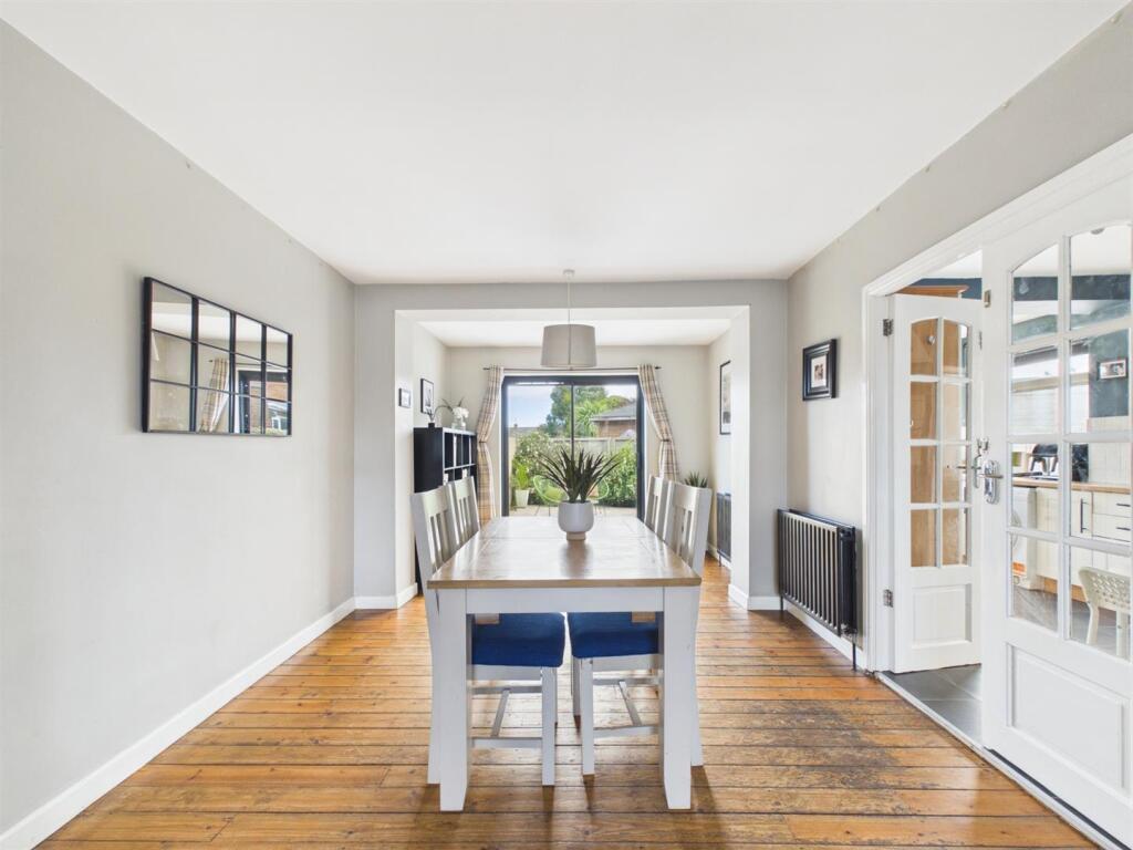 Shaftesbury Crescent, Marden Farm photo 4
