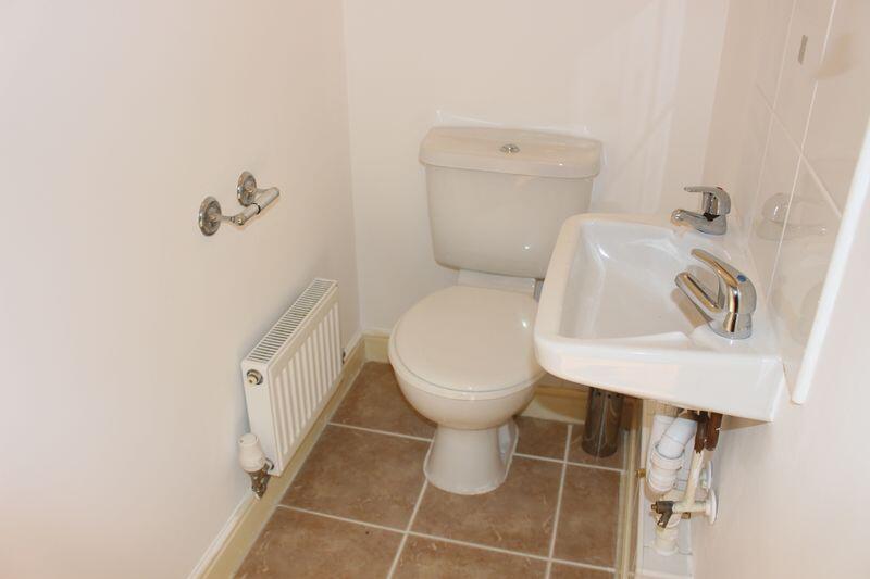 Peregrine Court, Calne photo 4