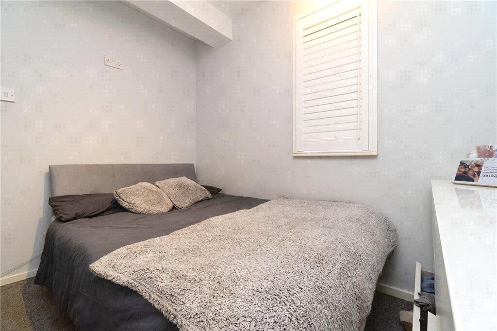 Apartment in Croydon - More