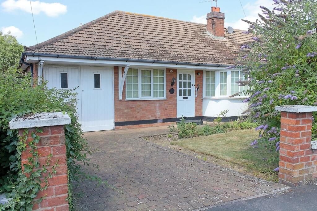 2-bed semi-detached on Charles Way, Oadby, LE2, £270,000