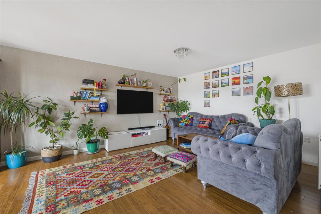 Lett Lane, Castle Hill, Ebbsfleet Valley, Swanscombe, DA10 - View 3