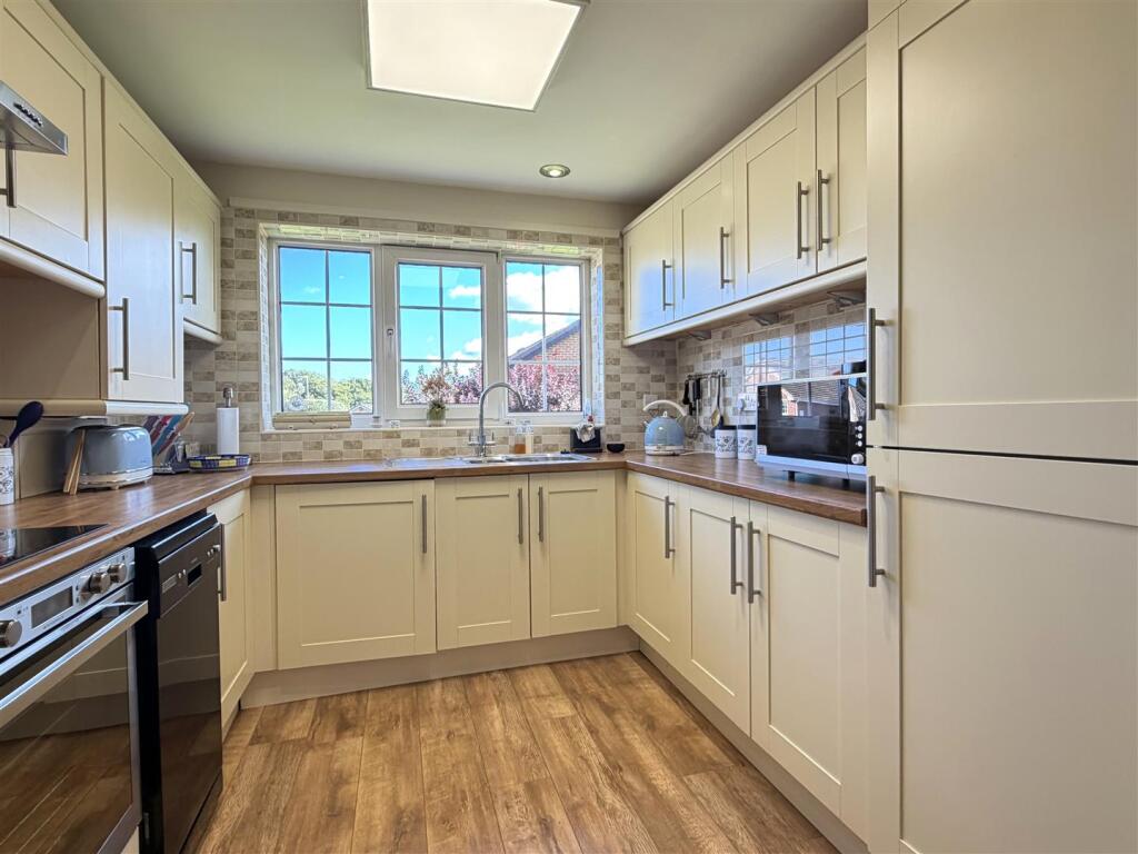 Martham Close, Elm Tree, Stockton-On-Tees, TS19 0XG photo 4