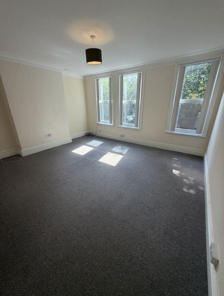 Main image of property: FLAT B, 16 BLENHEIM SQUARE, LEEDS LS2 9AR.