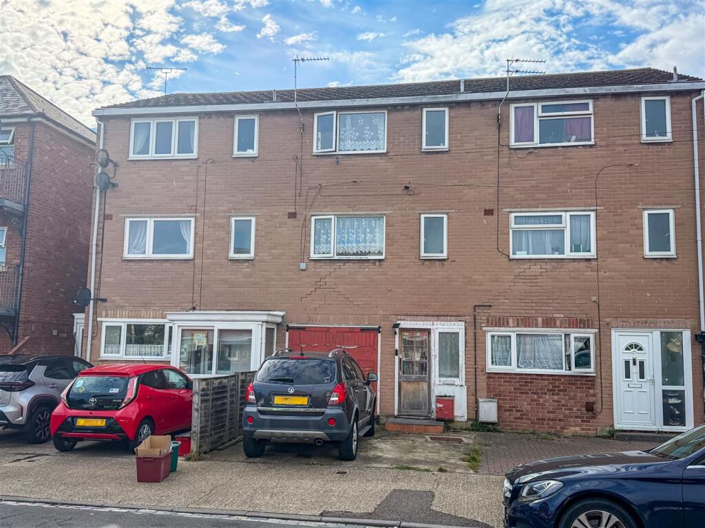 Main image of property: Beaconsfield Road, East Clacton, Essex