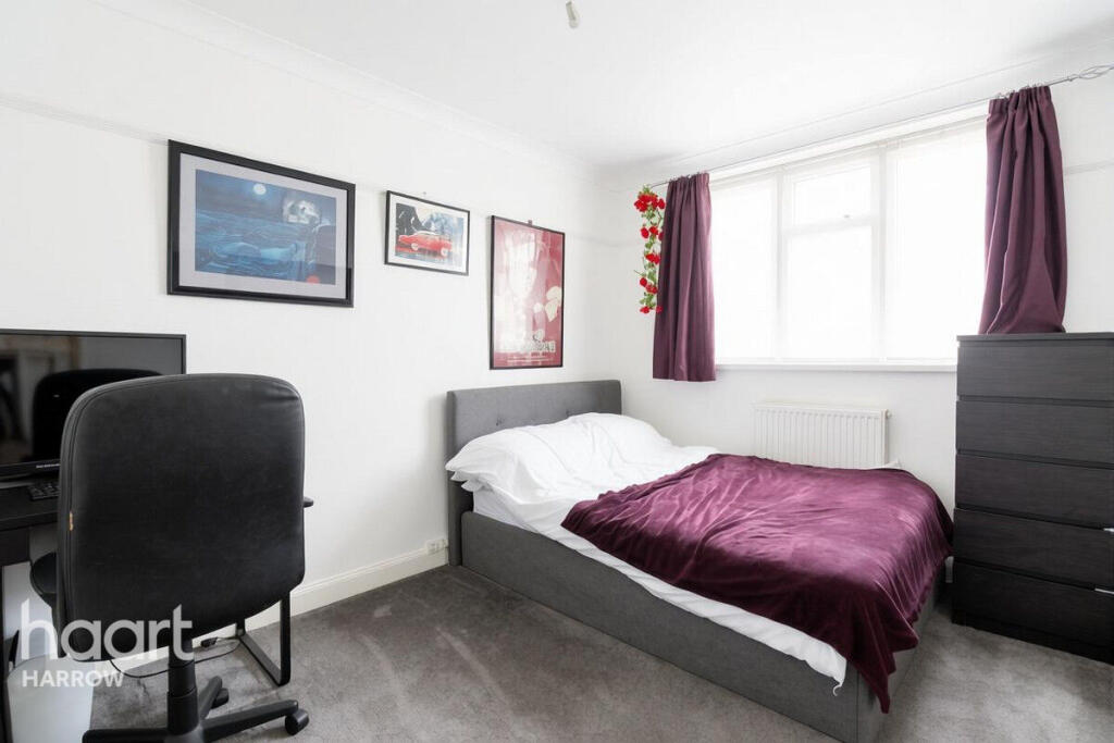House in London, Queensbury, Kenton - More